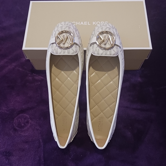 Michael Kors Lillie Moc - Picture 6 of 10